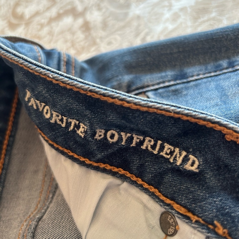 Like new American Eagle Favorite Boyfriend jeans size 16 long. Super stretch. - Picture 5 of 11